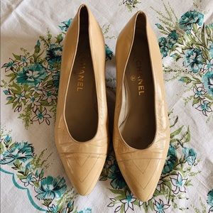 Vintage Chanel buttercream kitten heels